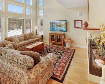 Large family townhome in resort, right on golf course, great mountain views - Thornton - Sala de estar