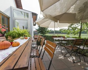 Gasthaus-Pension Hofmann - Oberdachstetten - Innenhof