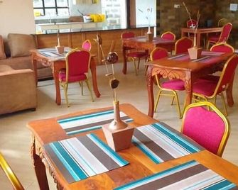 Stay.Plus Villa Serene Hotel Kitale - Kitale - Restaurant