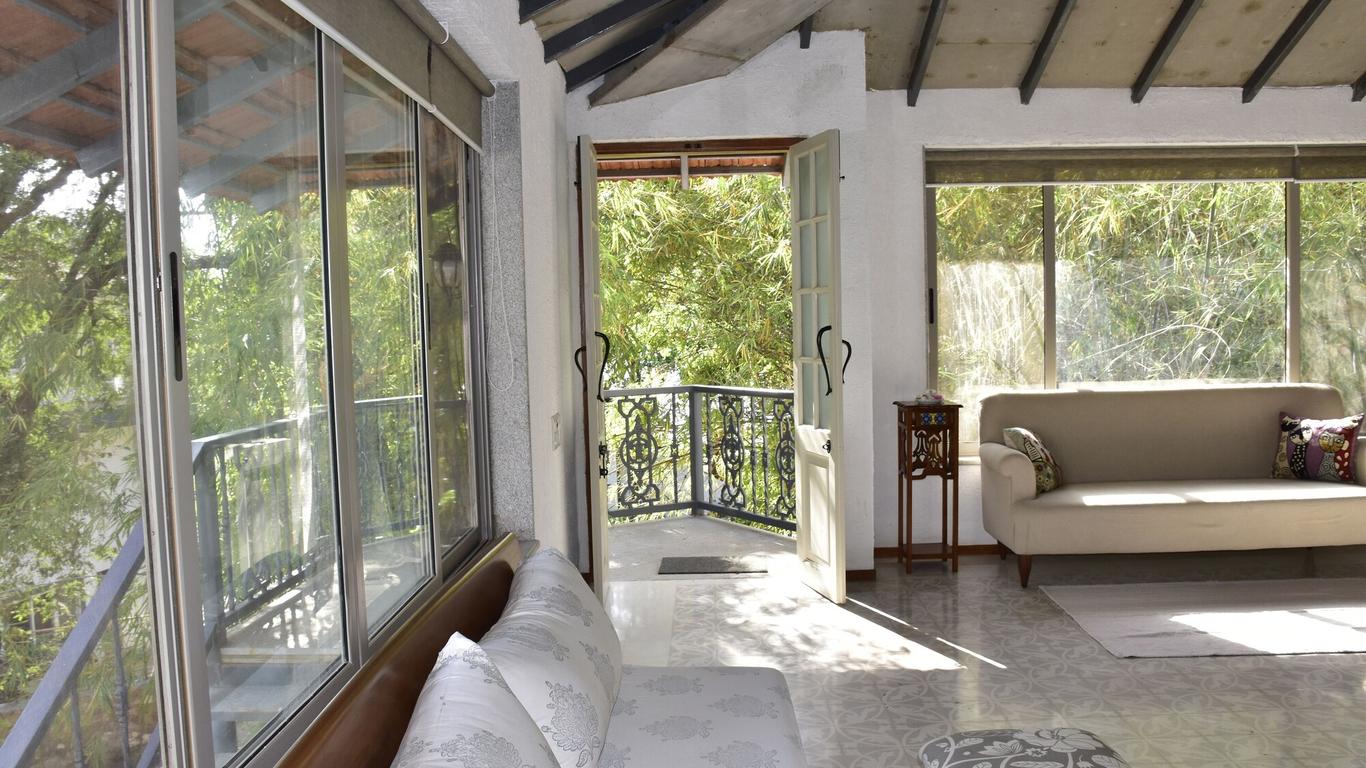 ذا لايت هاوس