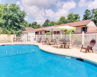 Americas Best Value Inn Aiken - Aiken - Bể bơi
