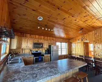 Angel Rock Waterfront Cottages And Vacation Homes - Cape Vincent
