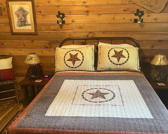 Cedar Cabin in the Woods - Longview - Bedroom