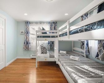 Incredible Family Escape Game Room Waterfront - Barnstable - Bedroom