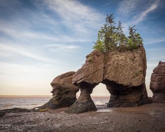 Views, near famous attractions Fundy's Lost Lobster Apartment - Riverside-Albert