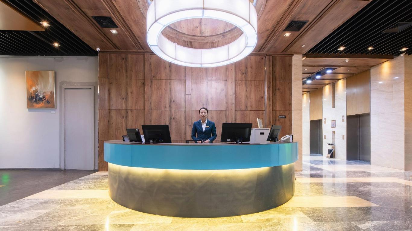 Yancheng Baolong Yiyue Select Hotel
