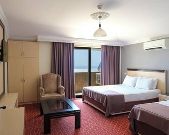 Azak Blue Otel - Okurcalar - Habitación