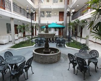 Hotel San Fernando Real - Santiago de Cali - Patio