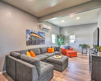 Family-Friendly Williams Cabin with Gas Grill - Williams - Living room