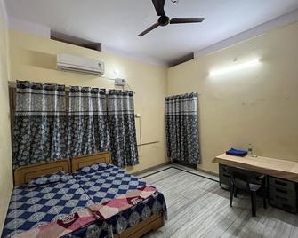 Vishwa Deva Homestay - Varanasi - Bedroom
