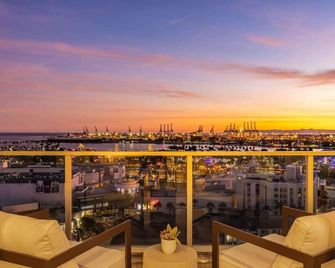 @ Marbella Lane - Penthouse w/ City & Ocean Views - Long Beach - Balcó