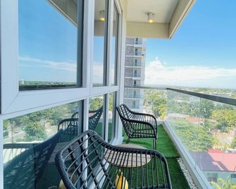 The Palladium Retreat - Iloilo City - Balcón