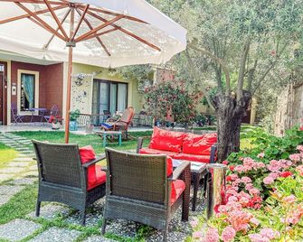 Nilüfer Butik Otel - Ayvalık - Patio