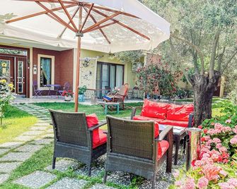Nilüfer Butik Otel - Ayvalık - Patio