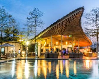 Dai Lai Resort - Lake View Villa - Phuc Yen - Piscina