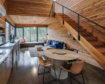 Dulc Cabins - Halls Gap - Living room