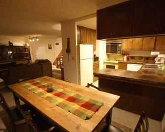 All Pine Inn - Large 4bd/2ba - just steps to the village - Wrightwood - Kitchen