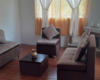Casa campestre en las faldas del Taita Imbabura - Otavalo - Living room