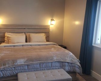 Pet Friendly spacious home. Close to everything - Midvale - Soveværelse