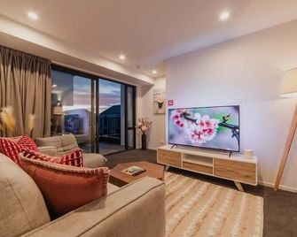 Triple Treat on Fitzgerald - Your 3-BR Getaway - 基督城 - 客廳