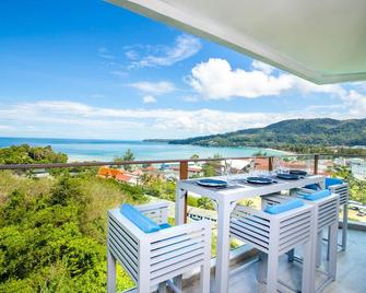 Modern apt, full sea View, 4 min walk to kamala beach, pick up Airport service - Kamala - Balcon
