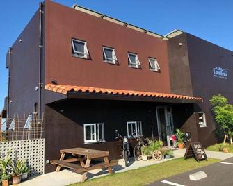 Tandem - Ginoza - Building