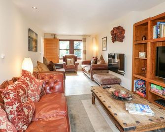 The Lillies - Matlock - Pokój dzienny