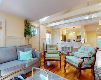 Seaside Sanctuary - Harwich - Living room