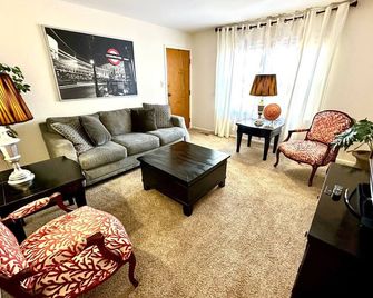 Cozy Downtown Destination - Raleigh - Wohnzimmer