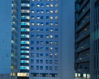 Aloft Jakarta Wahid Hasyim - Jakarta - Building