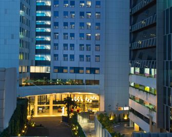 Aloft Jakarta Wahid Hasyim - Jakarta - Building