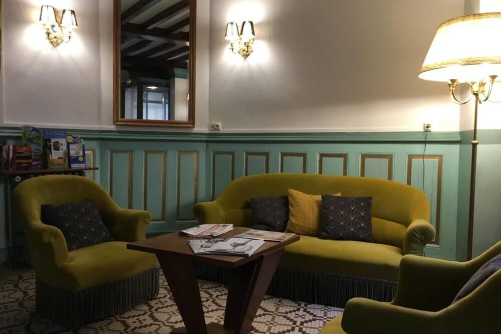 The Old Hotel Ravel Centre