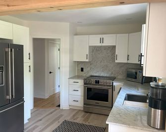 East Hill Nook - Quiet east hill neighborhood - Belleville