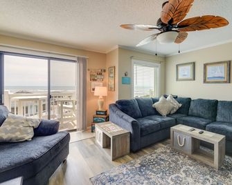 Coastal Condo w/ Indoor & Outdoor Pool Access - Emerald Isle - Sala de estar
