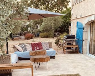 Studio 24 m2 au Coeur de Provence, Avec Terrasse Privative et Accès à la Piscine - Seillons-Source-d’Argens - Patio