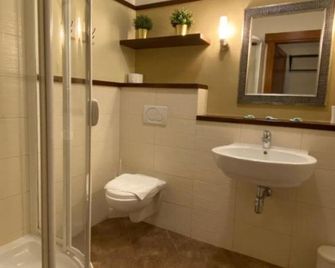 American House Baletowa - Warsaw - Bathroom