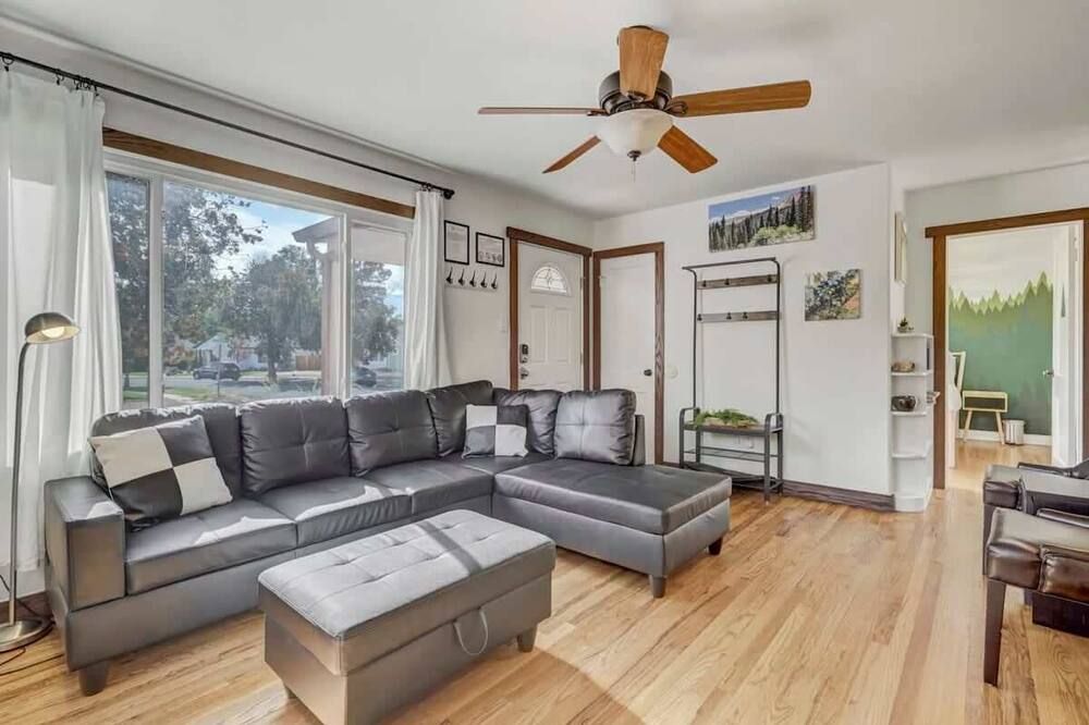 ستير كرازي! بيك ترايل ، دوجس ٔوك، فود آند نايتلايف - كولورادو سبرينغز - غرفة معيشة