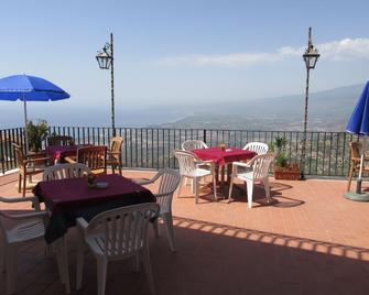 Hotel Panorama di Sicilia - Forza d'Agro - Balcón