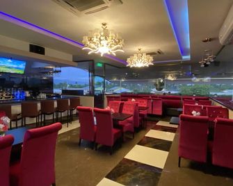 Grand Diamond Hotel Suites Trinidad - Piarco - Restaurante