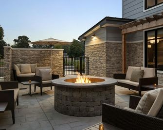 Residence Inn by Marriott Richmond Airport - Sandston - Innenhof