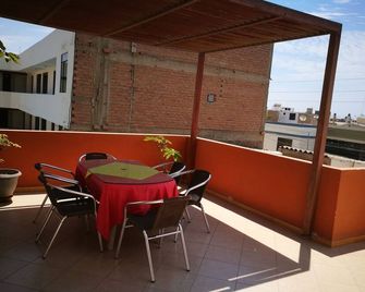 Hostal Shalom - פישו - מרפסת