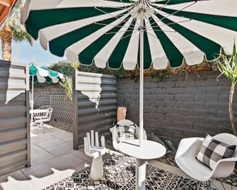 The Marley Hotel by AvantStay 20 OCC Full Hotel Buyout in Palm Springs w Pool Hot Tub - Palm Springs - Innenhof