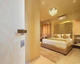 Imarat Hotel - Madikeri - Bedroom