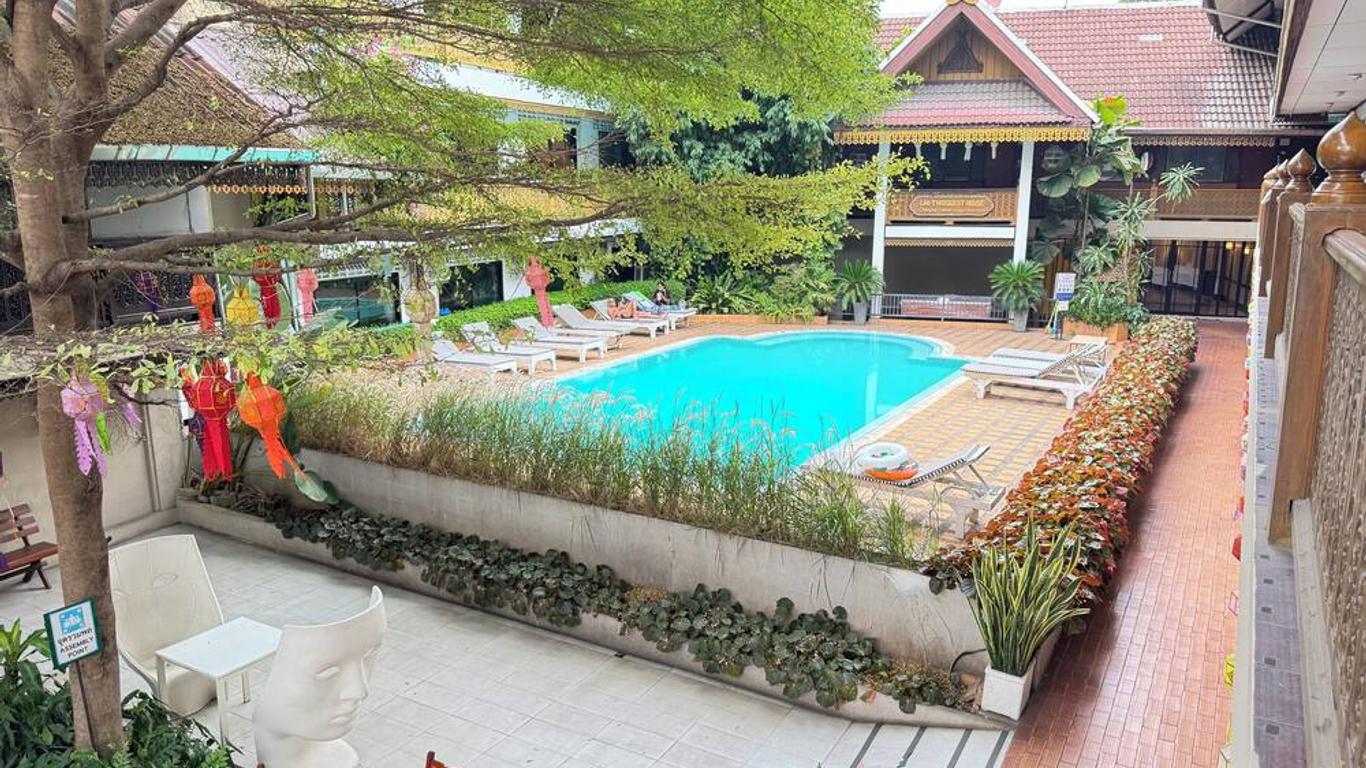 كوليكشن أو كو مويانج نير تا فاي جايت (ورمرلي لاي تاي جيست هاوس)