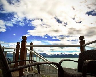 Otter Beach Lodges - Homer - Balcony