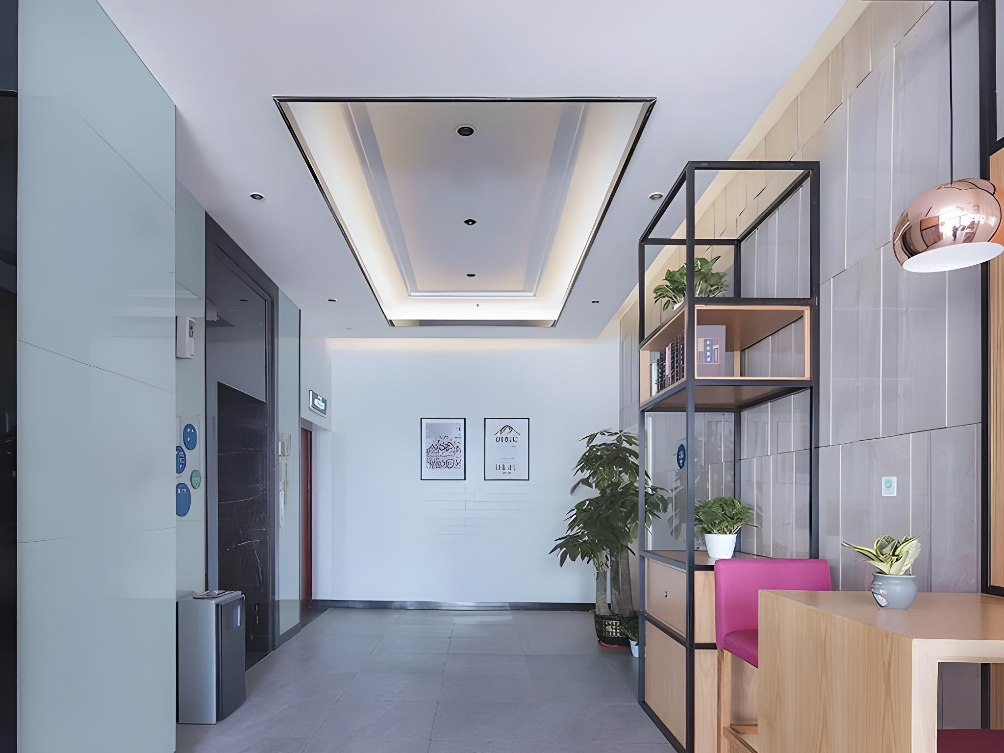 Campanile Hotel Shenzhen Gongming Honghuashan Metro Station