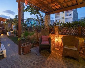 Sakaroule Bed & Breakfast - Santa Maria - Patio