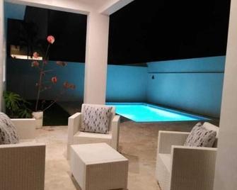 Beautiful Villa in Cabarete Puerto Plata .walking Distance to the beach . - Cabarete - Piscina