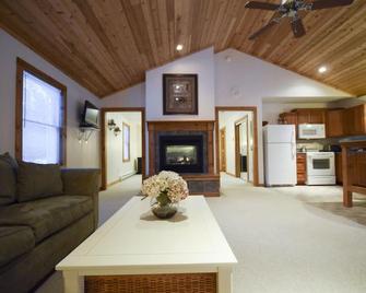 ستو كابينز إن ذا وودز - واتربوري (فيرمونت) - غرفة معيشة