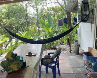 Cozy private Beachfront bungalow - Santa Teresa - Patio